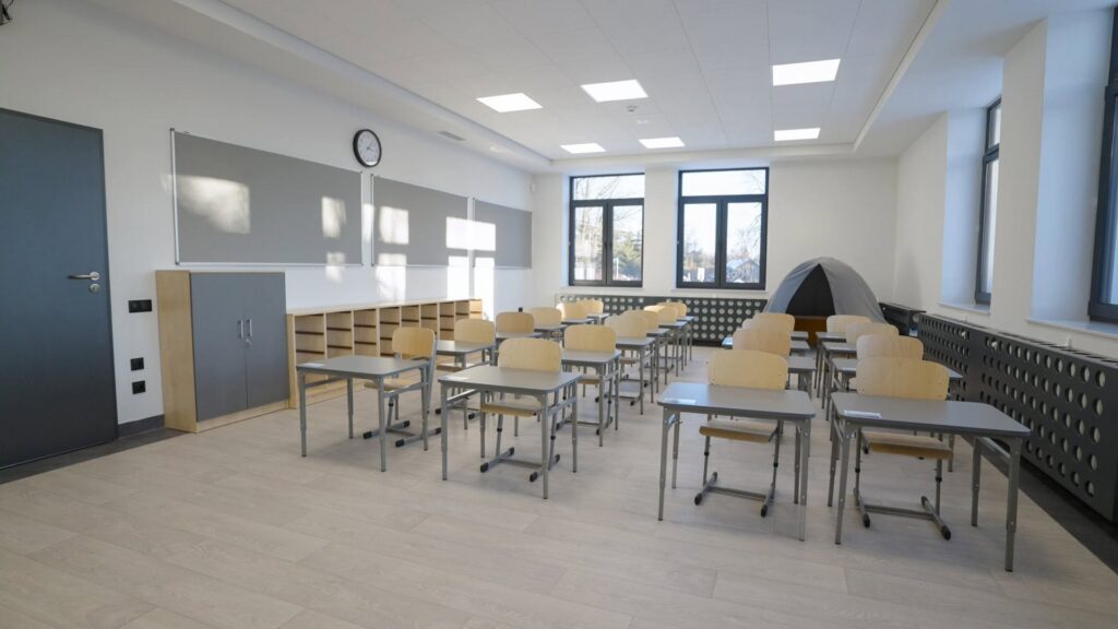 Szkoła Podstawowa w Skułach – rozbudowa i sala gimnastyczna